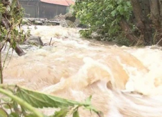 Furtuna a făcut ravagii în mai multe judeţe din ţară